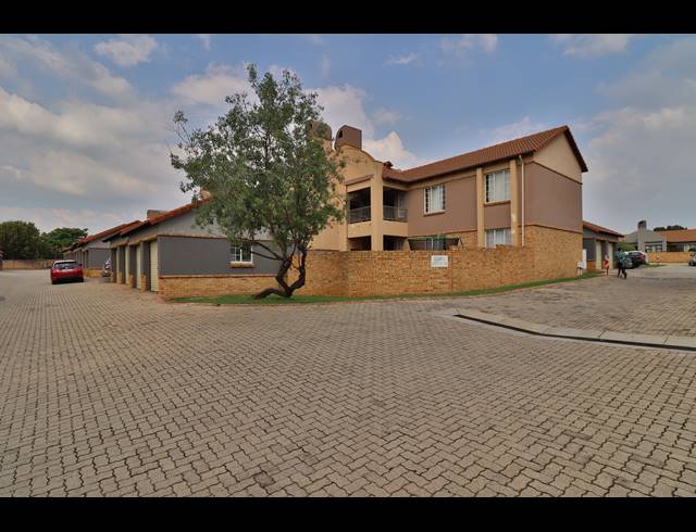 2 BEDROOM APARTMENT FOR SALE IN NOORDWYK